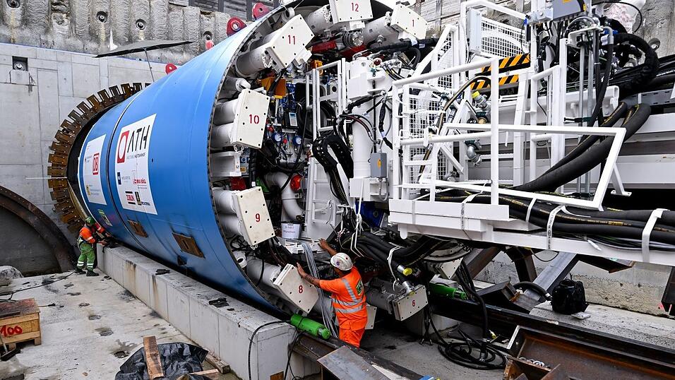 «Donna Maria»: Die Tunnelbohrmaschine ist 178 Meter lang und 700 Tonnen schwer. (Archivbild) «Donna Maria»: Die Tunnelbohrmaschine ist 178 Meter lang und 700 Tonnen schwer. (Archivbild)