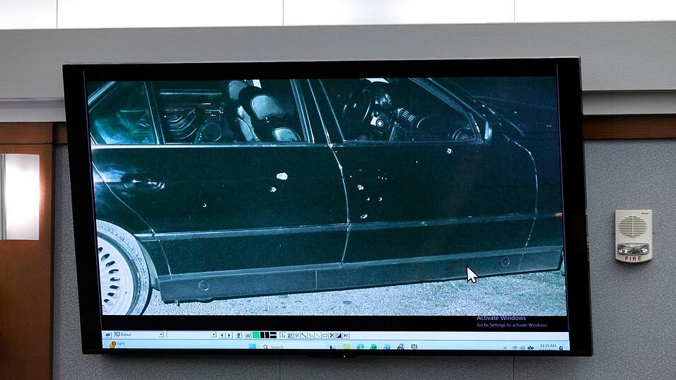 Die Kugeln durchsiebten das fahrende Auto des Rappers. (Archivbild) Die Kugeln durchsiebten das fahrende Auto des Rappers. (Archivbild)