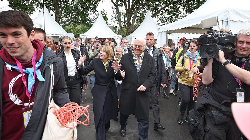 Steinmeier geht in W&uuml;rzburg auf Tuchf&uuml;hlung.