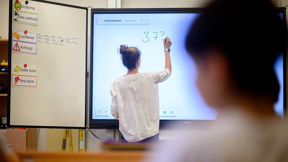 Mehr Praxis für Lehramtsstudierende in Bayern - das ist einer der Kernpunkte eines neuen Masterplans für die Ausbildung. (Symbolbild) Mehr Praxis für Lehramtsstudierende in Bayern - das ist einer der Kernpunkte eines neuen Masterplans für die Ausbildung. (Symbolbild)