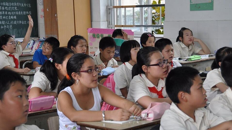 Stefanie Maier hat ihre Oma in China besucht. Bei der Gelegenheit ist sie eine Woche auf eine chinesische Grundschule gegangen.