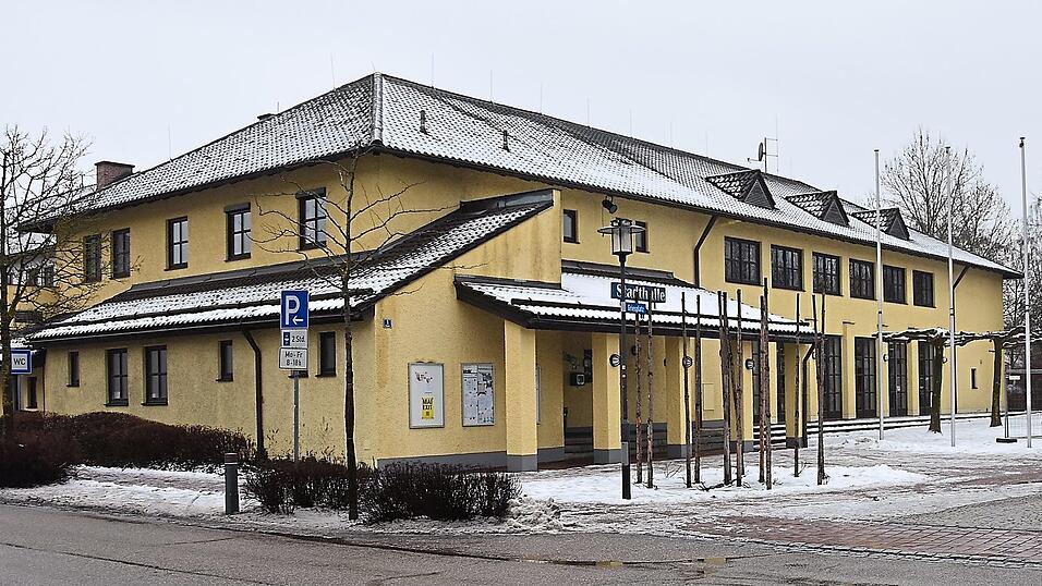 In der Mainburger Stadthalle bleibt es hell, wenn in der restlichen Stadt die Lichter ausfallen. Im Fall eines Blackouts richtet die Stadt dort eine W&auml;rmestube ein.