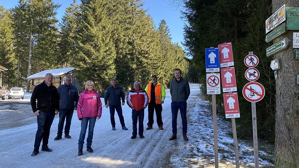 Gemeindevertreter und Loipenspurer haben gemeinsam auf die Langlaufsaison zurückgeblickt und Optimierungsmaßnahmen für die Zukunft erarbeitet: Anton Piermeier, Max Oisch, Gaby WIttenzellner, Marco Fuchs, Karl Leidl, Florian Müller, Georg Edbauer. Gemeindevertreter und Loipenspurer haben gemeinsam auf die Langlaufsaison zurückgeblickt und Optimierungsmaßnahmen für die Zukunft erarbeitet: Anton Piermeier, Max Oisch, Gaby WIttenzellner, Marco Fuchs, Karl Leidl, Florian Müller, Georg Edbauer.