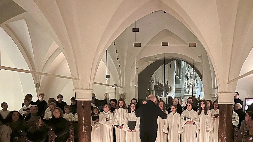 Das Konzert begann unter der Empore. Das Konzert begann unter der Empore.