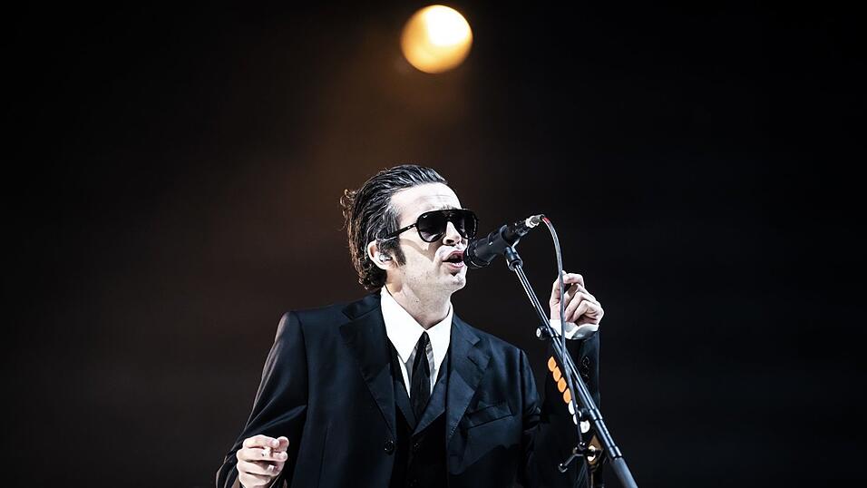 Matthew Healy, Frontmann der Band 'The 1975', ist bekannt f&uuml;r seinen exzentrischen Charakter und Schreibstil.