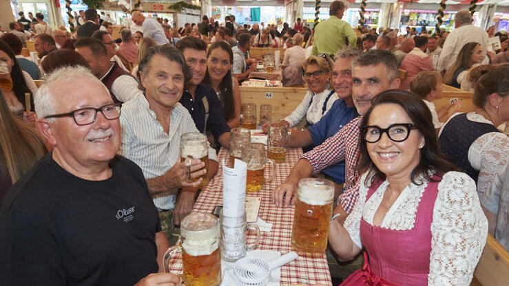 Die Partybilder vom Freitag, 16. August, aus dem Festzelt Lechner. Die Partybilder vom Freitag, 16. August, aus dem Festzelt Lechner.