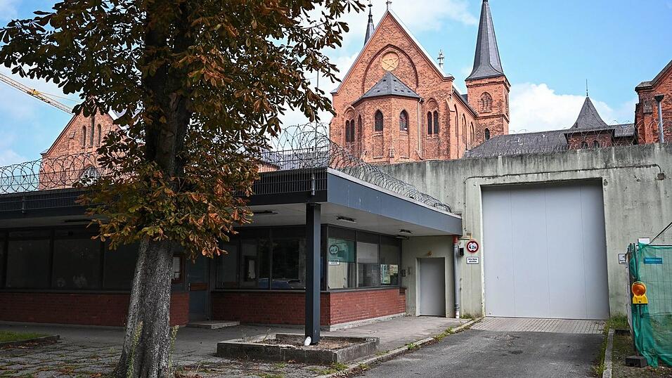Gegen sechs Beschäftigte der Bremer Justizvollzugsanstalt ermittelt die Staatsanwaltschaft. Gegen sechs Beschäftigte der Bremer Justizvollzugsanstalt ermittelt die Staatsanwaltschaft.