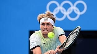 Alexander Zverev liefert gegen Novak Djokovic das Spiel seines Lebens und steht im Olympia-Finale. Alexander Zverev liefert gegen Novak Djokovic das Spiel seines Lebens und steht im Olympia-Finale.