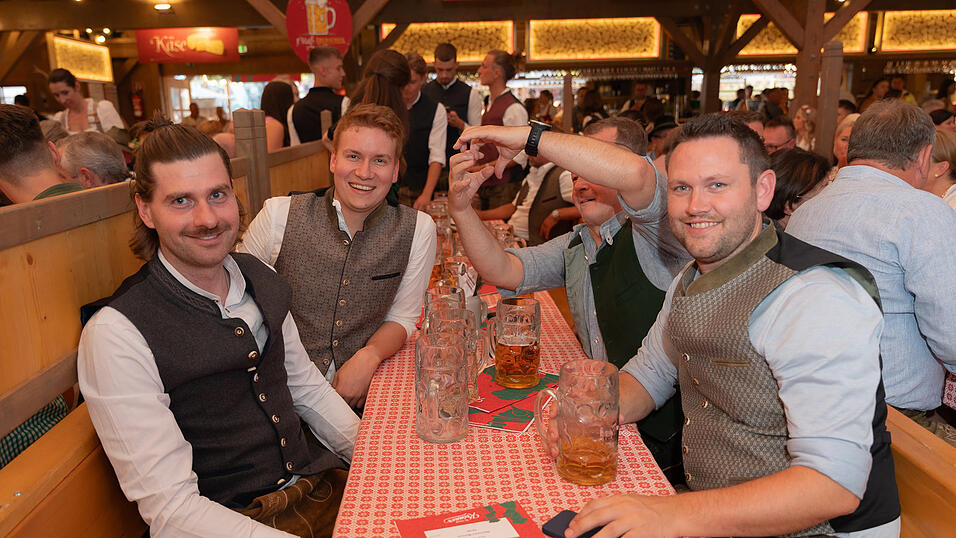 Die Partybilder vom Freitag, 11. August 2023, aus dem Festzelt Krönner. Die Partybilder vom Freitag, 11. August 2023, aus dem Festzelt Krönner.