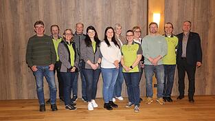 Diese Vorstandschaft f&uuml;hrt den OGV Zandt die n&auml;chsten zwei Jahre, mit im Bild sind B&uuml;rgermeister Hans Laumer (r.) und Vorsitzender Hans Wildfeuer (2.v.r).