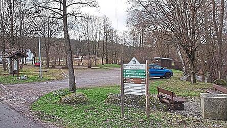 Dieses Jahr sollen die Arbeiten für die Umgestaltung des bisherigen Flurbereinigungsparkplatzes am Ortseingang von Rettenbach beginnen. (Archivfoto) Dieses Jahr sollen die Arbeiten für die Umgestaltung des bisherigen Flurbereinigungsparkplatzes am Ortseingang von Rettenbach beginnen. (Archivfoto)