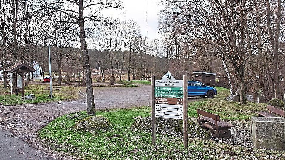 Dieses Jahr sollen die Arbeiten f&uuml;r die Umgestaltung des bisherigen Flurbereinigungsparkplatzes am Ortseingang von Rettenbach beginnen. (Archivfoto)