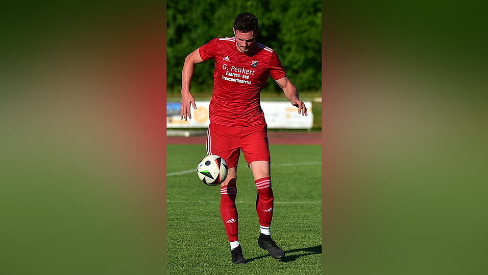 Patrick Pfisterer vom TSV Seebach entschied das Verfolgerduell mit drei Toren mit.