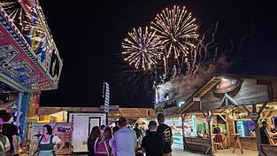 Einer der Höhepunkte am Volksfest in Velden ist das Feuerwerk am Montag. Einer der Höhepunkte am Volksfest in Velden ist das Feuerwerk am Montag.