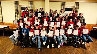 Bei der Vereinsmeisterschaft kamen 44 ASVler ins Ziel. Ein Gro&szlig;teil von ihnen war bei der Siegerehrung am Samstag dabei. Die Kinder erhielten zus&auml;tzlich zur Urkunde eine Glastroph&auml;e.