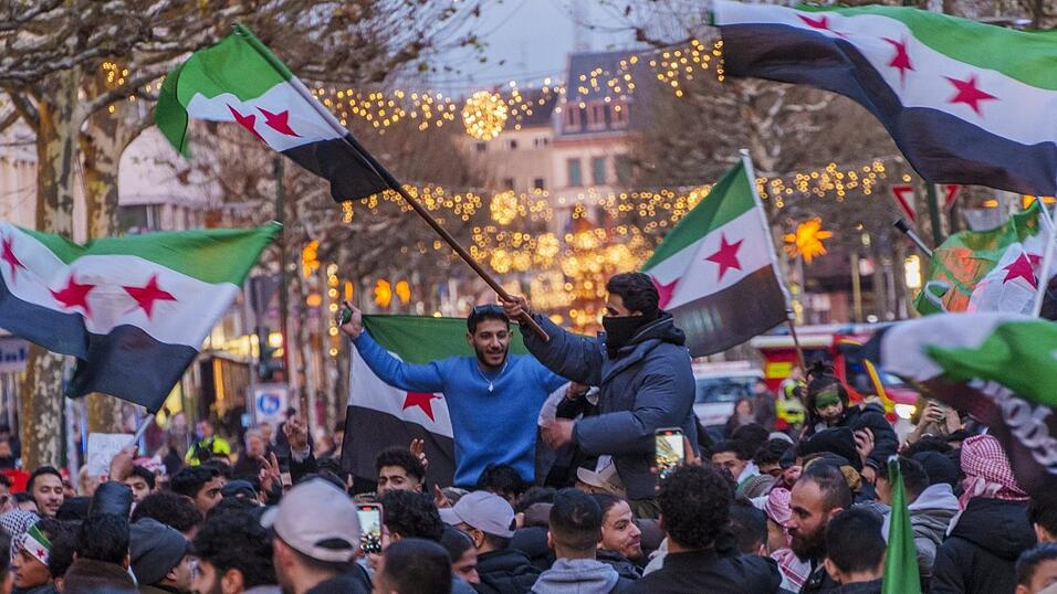 Im Dezember 2024 feierten auch die Syrer in Deutschland das Ende von Diktatur und Bürgerkrieg. Manche haben keinen Job, andere arbeiten hier in wichtigen Berufen. Foto: Im Dezember 2024 feierten auch die Syrer in Deutschland das Ende von Diktatur und Bürgerkrieg. Manche haben keinen Job, andere arbeiten hier in wichtigen Berufen. Foto: