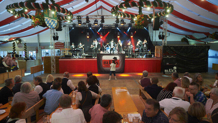 Die Partybilder vom Sonntag, 18. August, aus dem Festzelt Lechner. Die Partybilder vom Sonntag, 18. August, aus dem Festzelt Lechner.