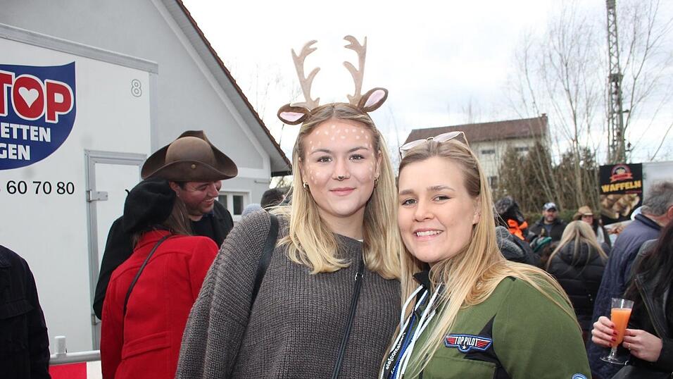 Viele Faschings-Fans haben sich am Samstag den Umzug in Langenbach angesehen. Viele Faschings-Fans haben sich am Samstag den Umzug in Langenbach angesehen.