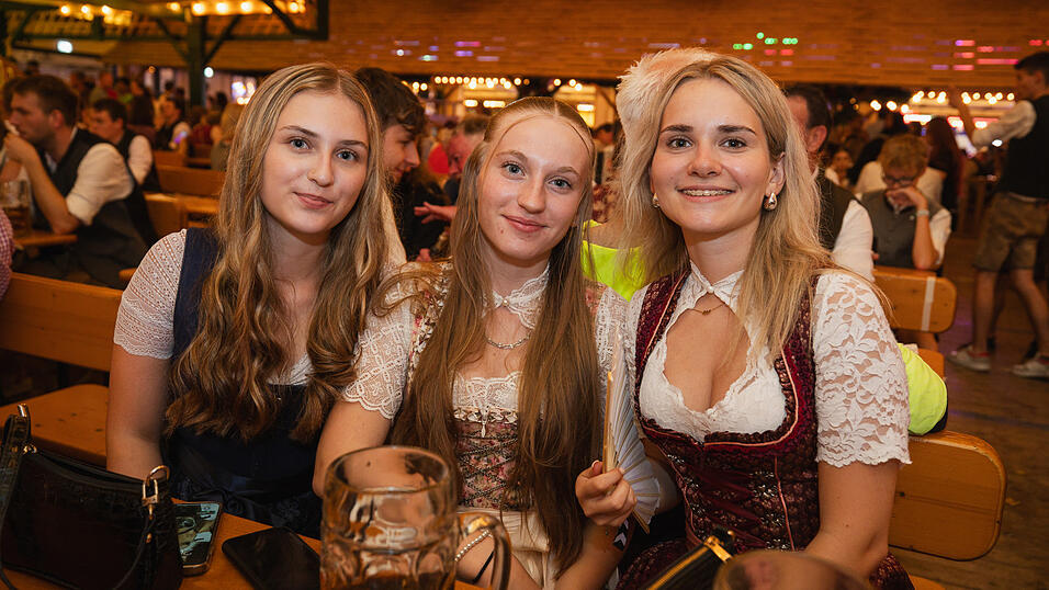 Die Partybilder vom Sonntag, 18. August, aus dem Festzelt Nothaft. Die Partybilder vom Sonntag, 18. August, aus dem Festzelt Nothaft.