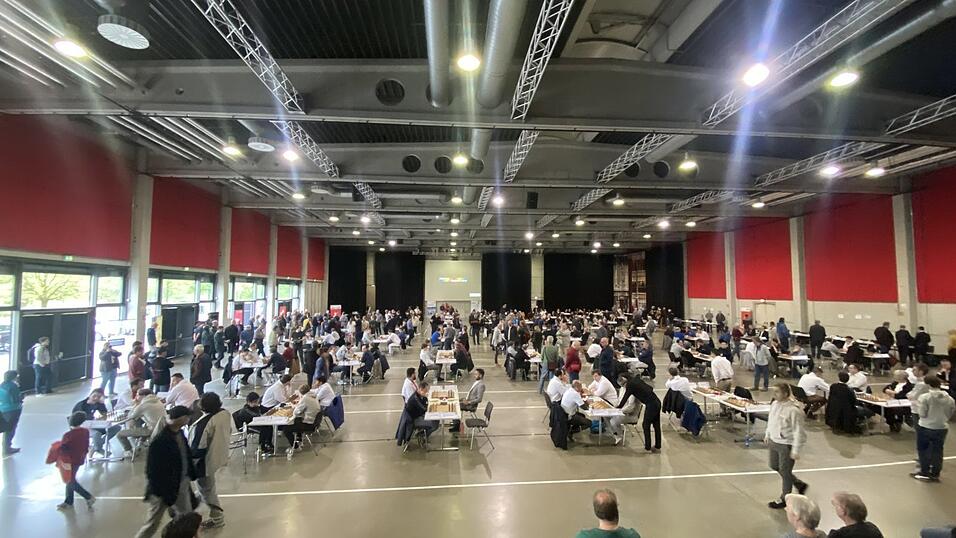 Volle Besetzung in der Deggendorfer Stadthalle
