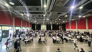 Volle Besetzung in der Deggendorfer Stadthalle