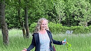 Ruth Watzko bietet seit Mitte 2024 Kurse im Waldbaden an.
