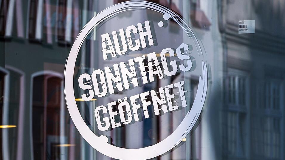 An Sonn- und Feiertagen müssen Geschäfte in der Regel geschlossen bleiben. In einigen Bundesländern gibt es bereits Sonderregelungen für Sonntagsöffnungen. (Symbolbild) An Sonn- und Feiertagen müssen Geschäfte in der Regel geschlossen bleiben. In einigen Bundesländern gibt es bereits Sonderregelungen für Sonntagsöffnungen. (Symbolbild)