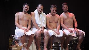 Lukas Fink (v. l.), Stefan Füchsl, Felix Wieser und Alexander Mock in der Sauna