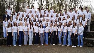 Diese 72 Sch&uuml;ler machen heuer in Viechtach ihr Abitur.