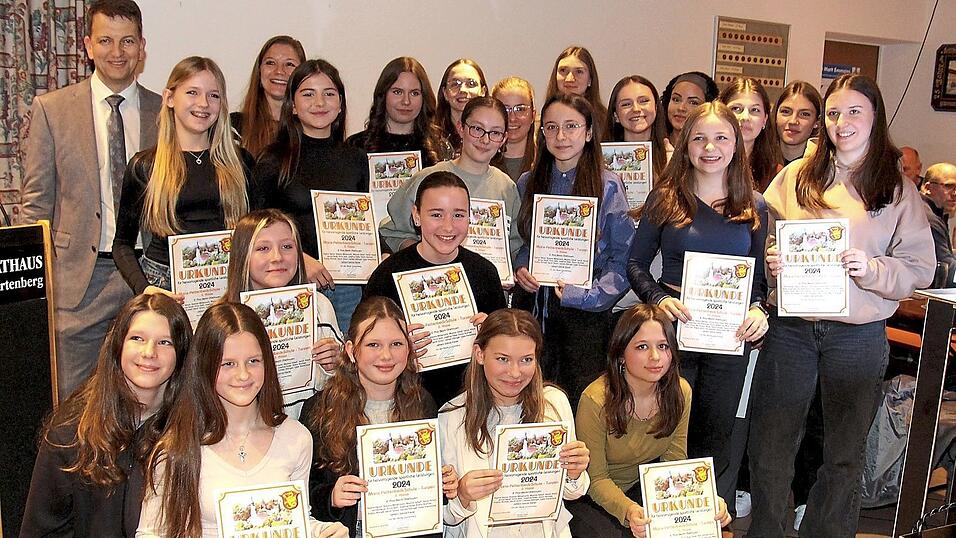 Von der Marie-Pettenbeck-Schule wurden zwei Tanzgruppen gemeinsam ausgezeichnet. Von der Marie-Pettenbeck-Schule wurden zwei Tanzgruppen gemeinsam ausgezeichnet.