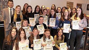 Von der Marie-Pettenbeck-Schule wurden zwei Tanzgruppen gemeinsam ausgezeichnet.