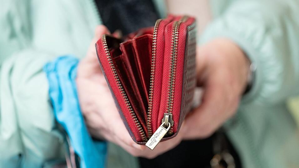Je h&ouml;her die Teuerungsrate, umso weniger k&ouml;nnen sich die Menschen f&uuml;r einen Euro leisten. (Symbolbild)