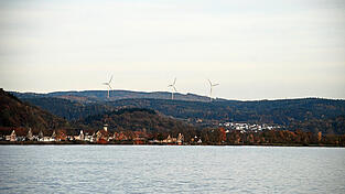 Drei Windr&auml;der drehen sich bei Wiesenfelden (Archivbild). Sind es k&uuml;nftig sehr viele mehr?