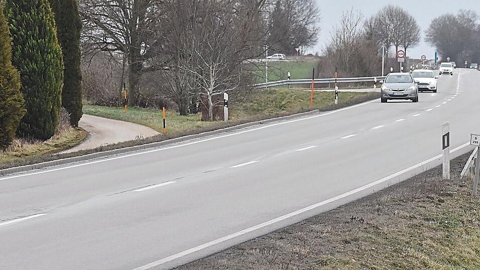 Die B 299 soll auf H&ouml;he von Johannesbergham bis vor Vilsbiburg dreispurig mit &Uuml;berholstreifen ausgebaut werden.