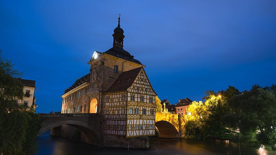 Bamberg mit seinem Alten Rathaus gehörte zu den ersten Welterbestätten im Freistaat. (Archivbild)