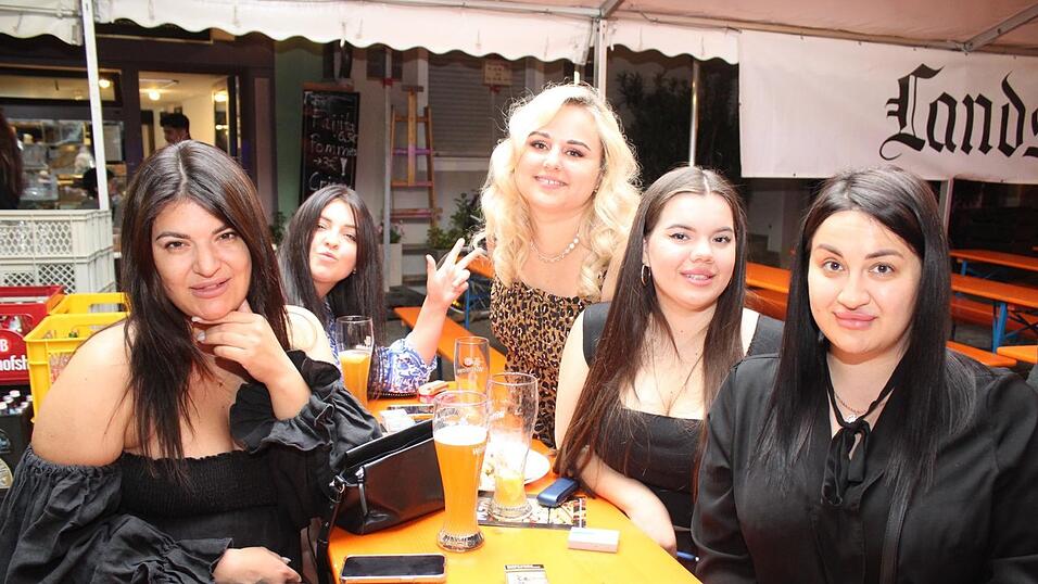 Viele Landshuter genossen ihren Freitagabend auf dem Bismarckplatzfest.