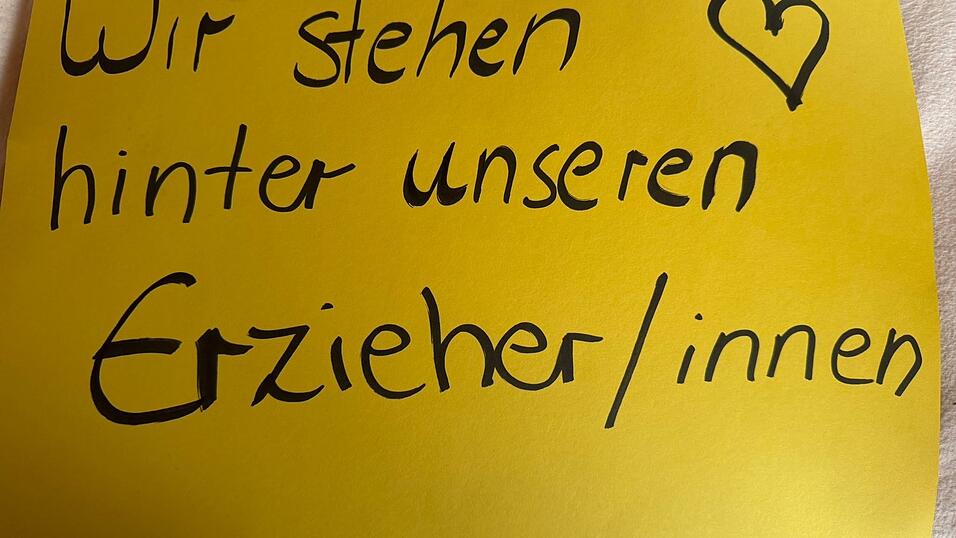 Der Elternbeirat des Kindergartens ist, ganz anders als der Autor des anonymen Schreibens, voll des Lobes für Einrichtung, Leitung und Mitarbeiter. Der Elternbeirat des Kindergartens ist, ganz anders als der Autor des anonymen Schreibens, voll des Lobes für Einrichtung, Leitung und Mitarbeiter.