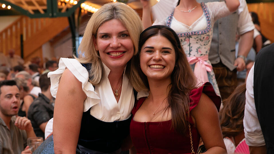 Das sind die Partybilder vom Dienstag, 12. August, aus dem Festzelt Nothaft. Das sind die Partybilder vom Dienstag, 12. August, aus dem Festzelt Nothaft.
