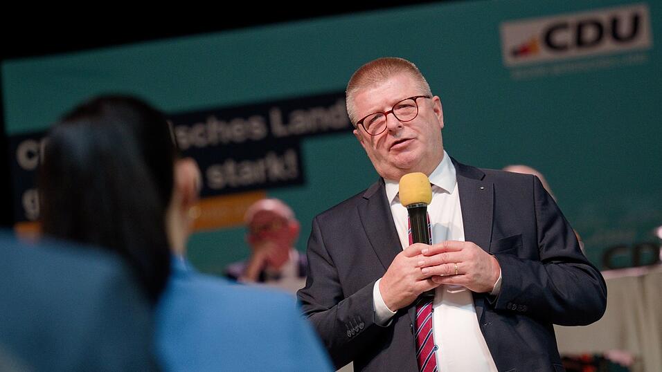 Dass der fr&uuml;here Verfassungsschutzpr&auml;sident, Thomas Haldenwang, f&uuml;r die CDU in Wuppertal kandidiert, finden einige Innenpolitiker, die ihn fr&uuml;her als Beh&ouml;rdenleiter kannten, nicht gut. (Archivbild)