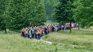 Die Regensburger Fußwallfahrt nach Altötting hatte in diesem Jahr nach Veranstalterangaben einen großen Teilnehmer-Zuwachs.