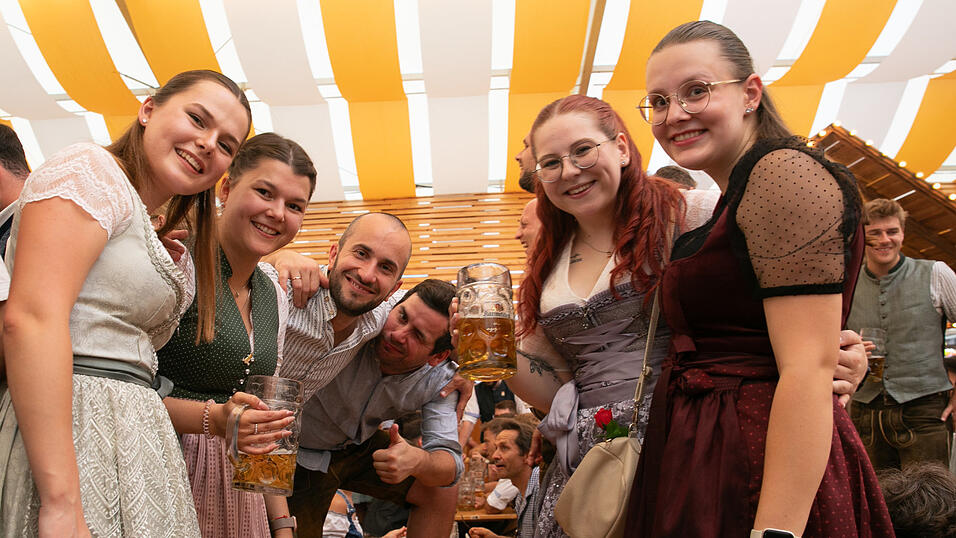 Die Partybilder vom Freitag, 15. August, aus dem Festzelt Nothaft. Die Partybilder vom Freitag, 15. August, aus dem Festzelt Nothaft.