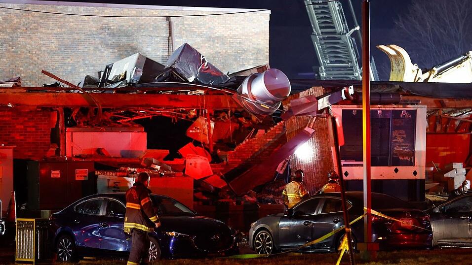 Das Geb&auml;ude wurde bei der Detonation schwer besch&auml;digt und teilweise zerst&ouml;rt.