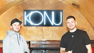 Noch mitten in den Umbauarbeiten: Philip Koch (links) und Ludwig Nutzinger investieren derzeit t&auml;glich bis zu f&uuml;nf Stunden Zeit, damit ihre Musikkneipe bald er&ouml;ffnen kann - und das nebenberuflich.