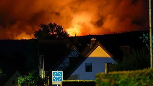 In Monschau-Kalterherberg wurden am Sonntagabend etwa 30 Bewohner evakuiert. In Monschau-Kalterherberg wurden am Sonntagabend etwa 30 Bewohner evakuiert.