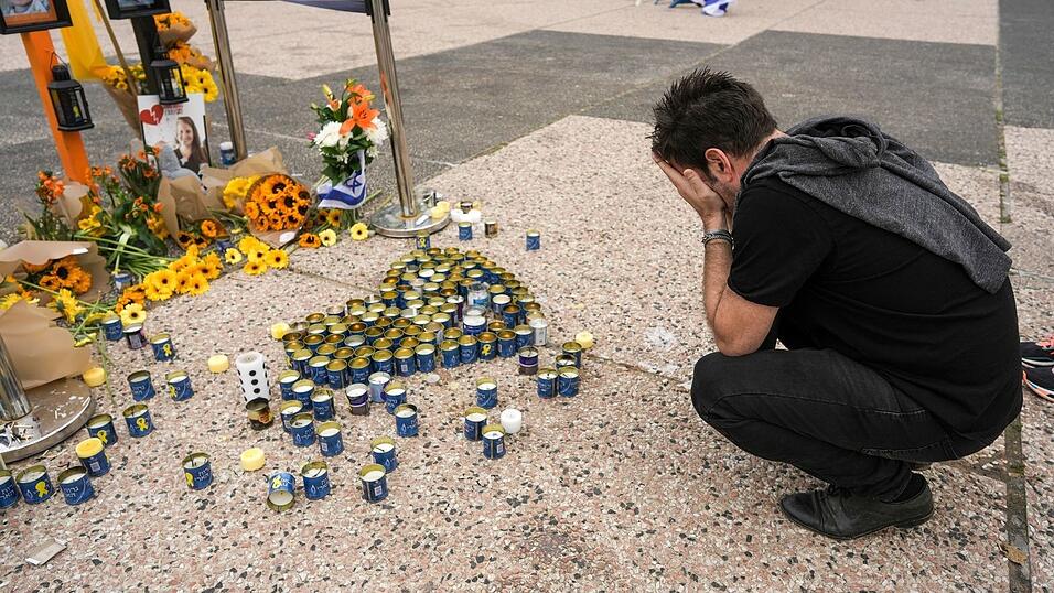 Trauer um tote Geiseln in Tel Aviv. Trauer um tote Geiseln in Tel Aviv.