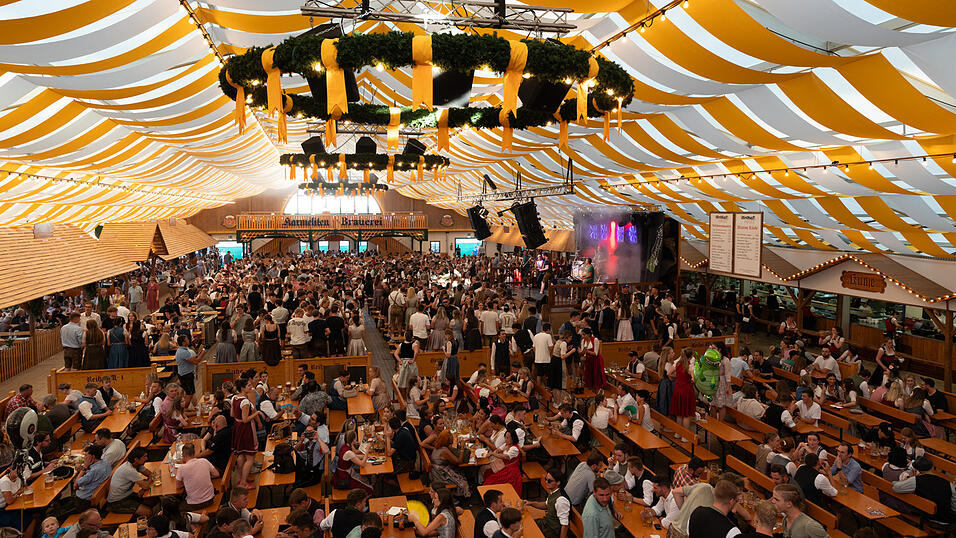Die Partybilder vom Sonntag, 11. August 2024, aus dem Festzelt Nothaft. Die Partybilder vom Sonntag, 11. August 2024, aus dem Festzelt Nothaft.