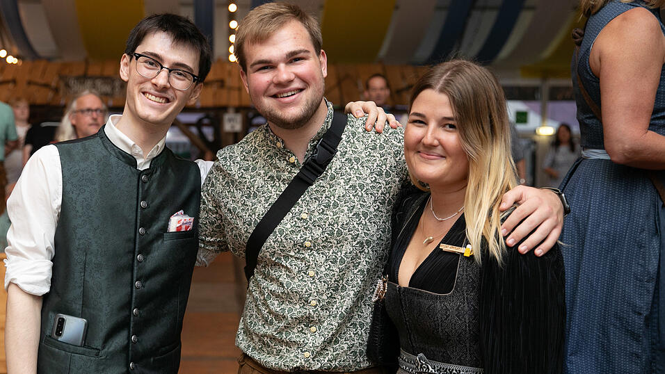 Die Partybilder vom Montag, 18. August, aus dem Festzelt Reisinger. Die Partybilder vom Montag, 18. August, aus dem Festzelt Reisinger.