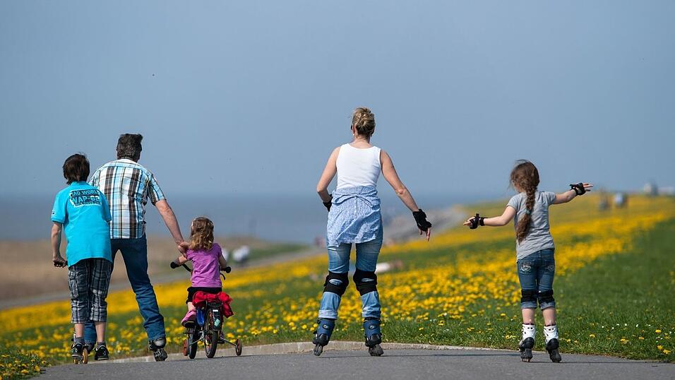 Deutlich zugelegt hat die Nutzung von Elterngeld Plus: 648.000 Beziehende planten 2025, Elterngeld Plus zumindest anteilig zu nutzen. (Symbolbild) Deutlich zugelegt hat die Nutzung von Elterngeld Plus: 648.000 Beziehende planten 2025, Elterngeld Plus zumindest anteilig zu nutzen. (Symbolbild)