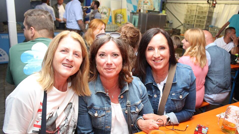 Viele Landshuter genossen ihren Freitagabend auf dem Bismarckplatzfest.
