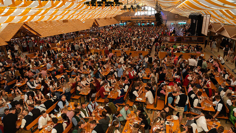 Die Partybilder vom Samstag, 12. August 2023, aus dem Festzelt Nothaft. Die Partybilder vom Samstag, 12. August 2023, aus dem Festzelt Nothaft.